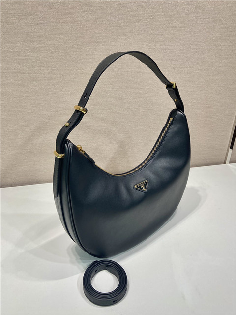 Arque Large Leather Shoulder Bag 1BC212 Black-3.jpg