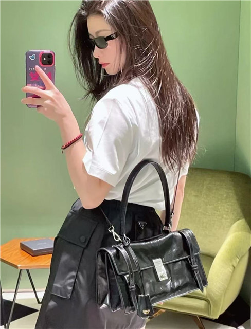 Medium Leather Handbag 1BN026 Black-12.jpg