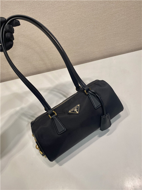 Re-Nylon Medium Top-handle Bag 1BB127 Black-4.jpg