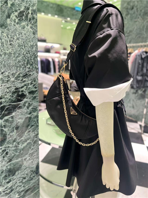 Re-Nylon Shoulder Bag 1BH222 Black-11.jpg
