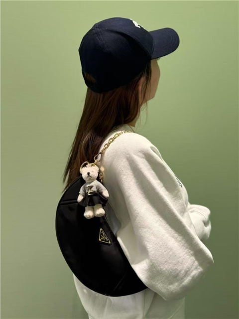 Re-Nylon Shoulder Bag 1BH222 Black-12.jpg
