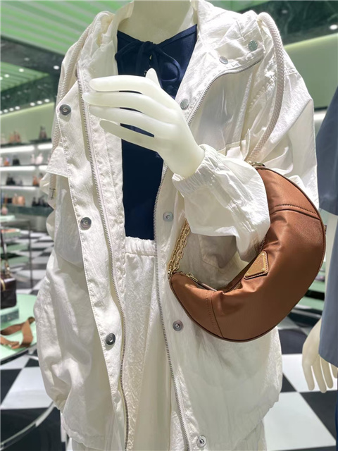 Re-Nylon Shoulder Bag 1BH222 Brandy-11.jpg