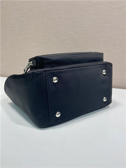 Re-Nylon Tote Bag 1BG582 Black-6.jpg