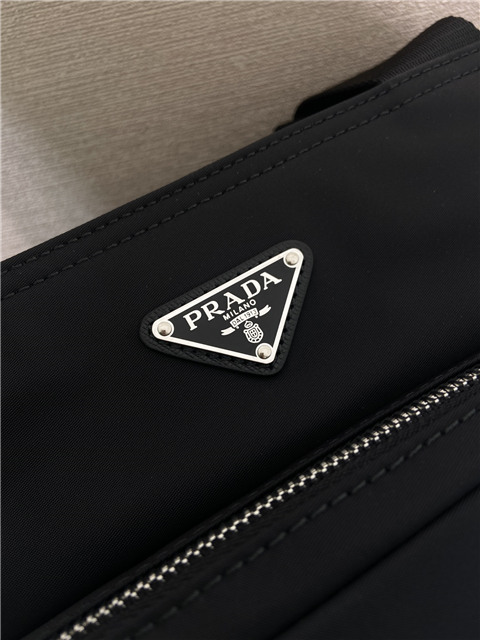 Re-Nylon Tote Bag 1BG582 Black-7.jpg