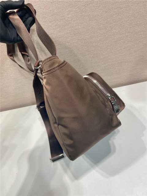 Re-Nylon Tote Bag 1BG582 Sienna-4.jpg