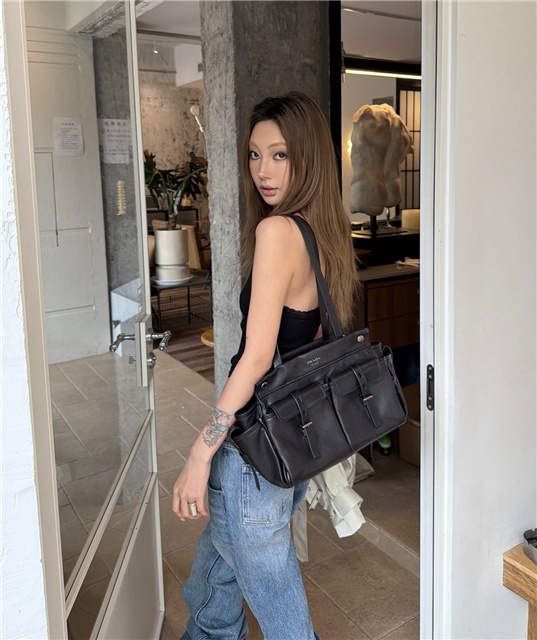 Prada Route Medium Tote Bag 1BG645 Black Leather-11.jpg