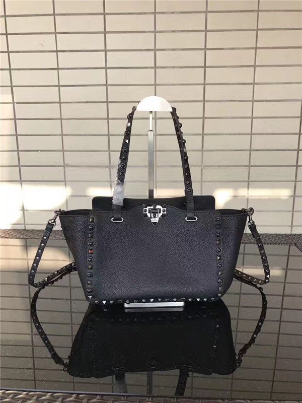 Valentino Rockstud Rolling Black with Black stones