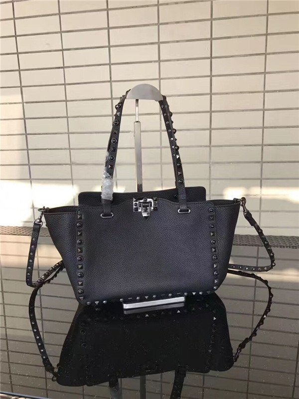Valentino Rockstud Rolling Black with Black stones