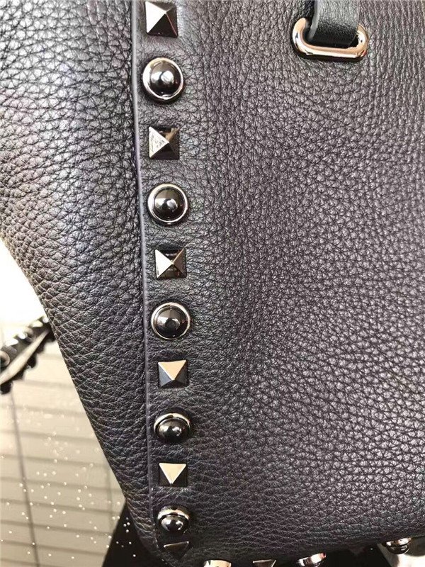 Valentino Rockstud Rolling Black with Black stones