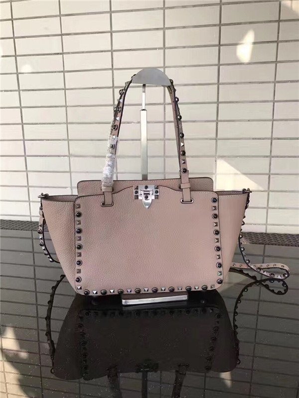 Valentino Rockstud Rolling Poudre with Black stones