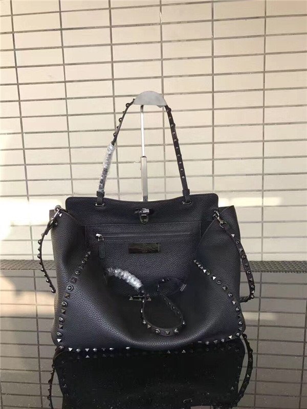 Valentino Rockstud Rolling Black with Black stones