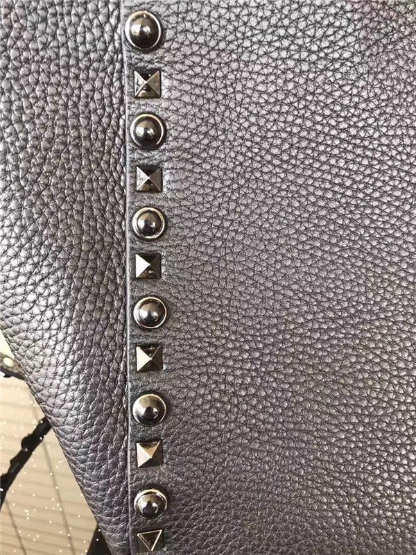 Valentino Rockstud Rolling Black with Black stones