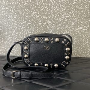 Garavani Nellcote Crossbody Bag 86207 Black-1.jpg