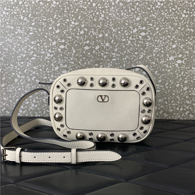 Garavani Nellcote Crossbody Bag 86207 White-1.jpg