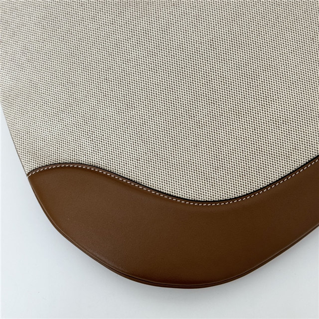 Gucci B Medium Shoulder Bag 815924 White - Image 4